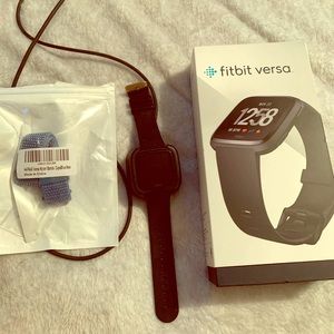 Fitbit Versa L/G with accessories